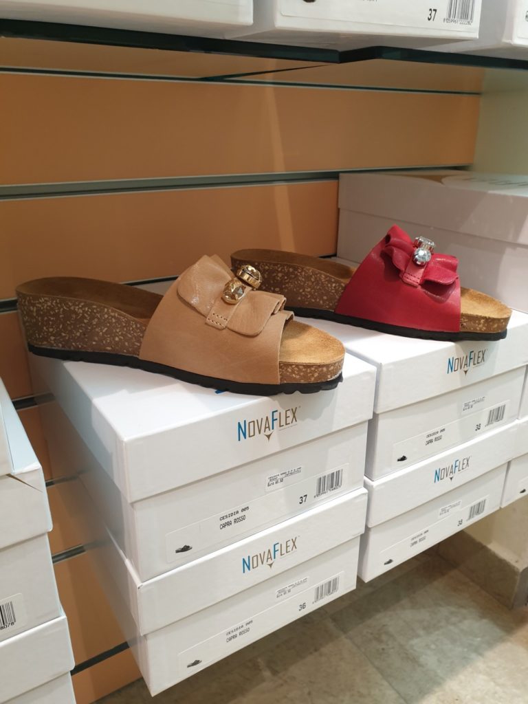 Calzature e calze compressive in farmacia Zuccari